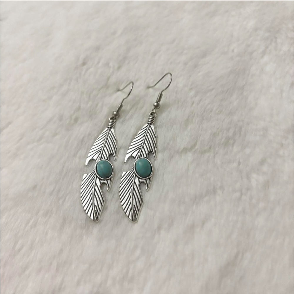 5/$15 🩷 MUST BUNDLE Silver Feather Dangle Earrings with Turquoise Stone - Picture 3 of 4